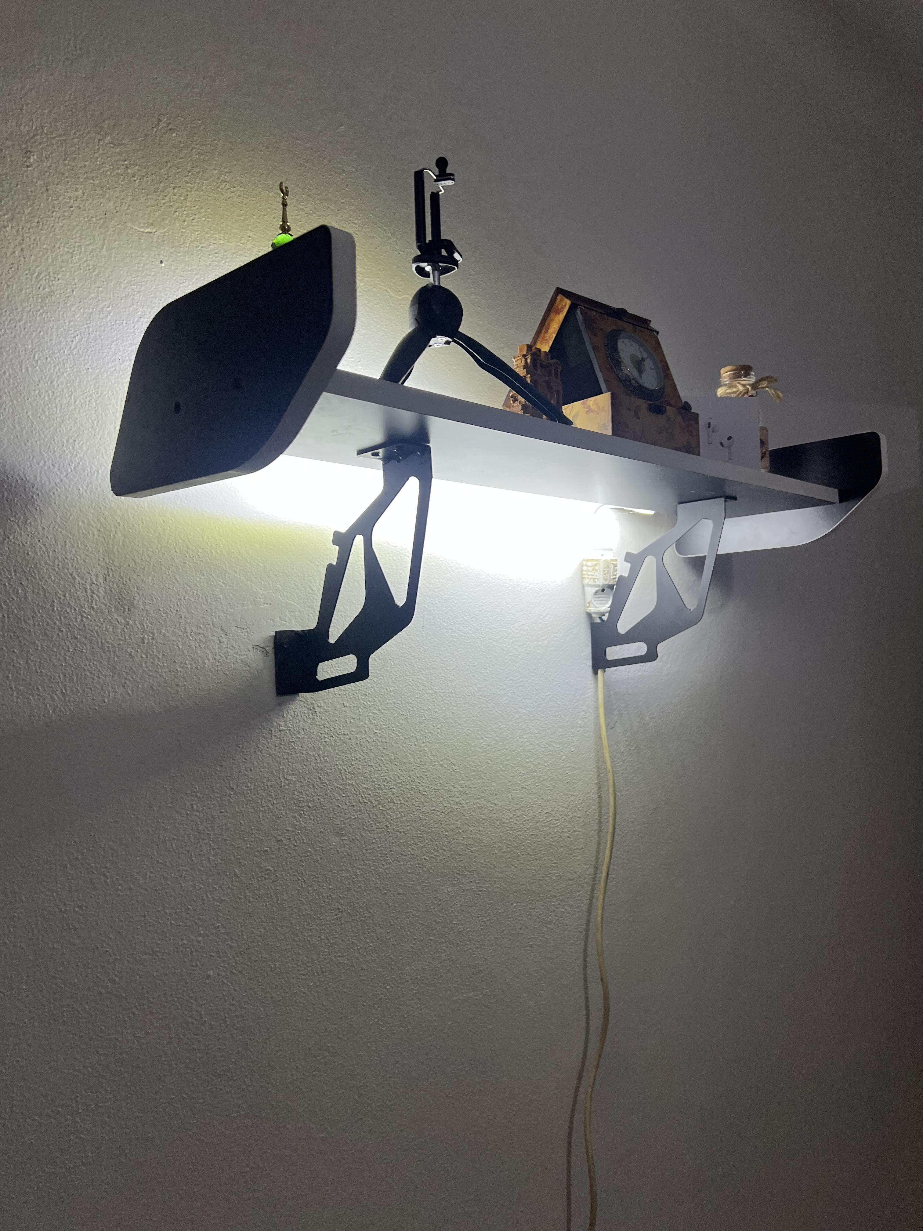 رف حائط رياضي بتصميم عصري